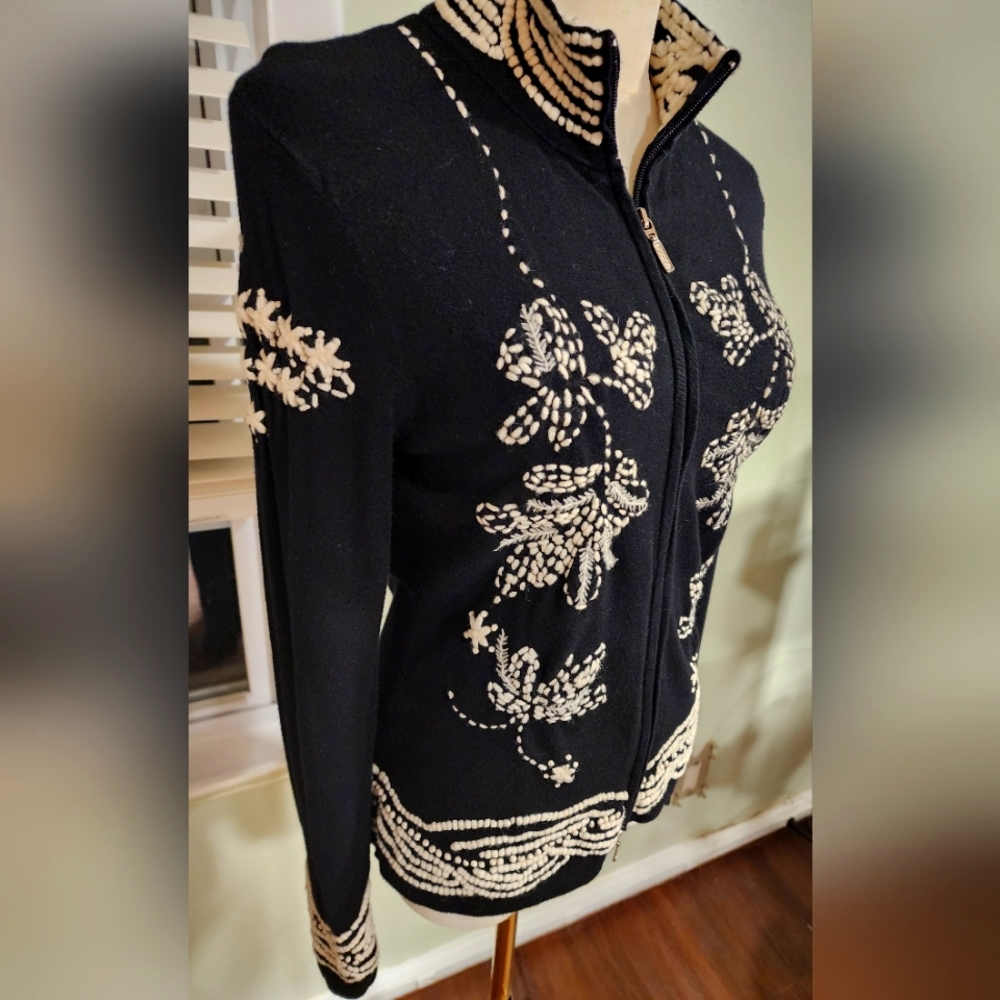 Cabo Embroidered zip up Lg black mock neck cardigan black/ivory